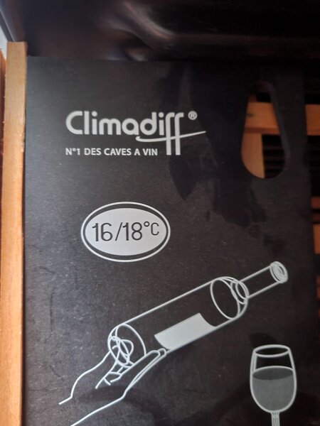 Frigider racitor de vinuri Climadiff